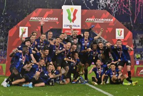 mk棋牌 -包含里程碑夜！广州队完成体检，意大利杯国际比赛日刷纪录，赛场秩序良好，身体对抗强度拉满的词条